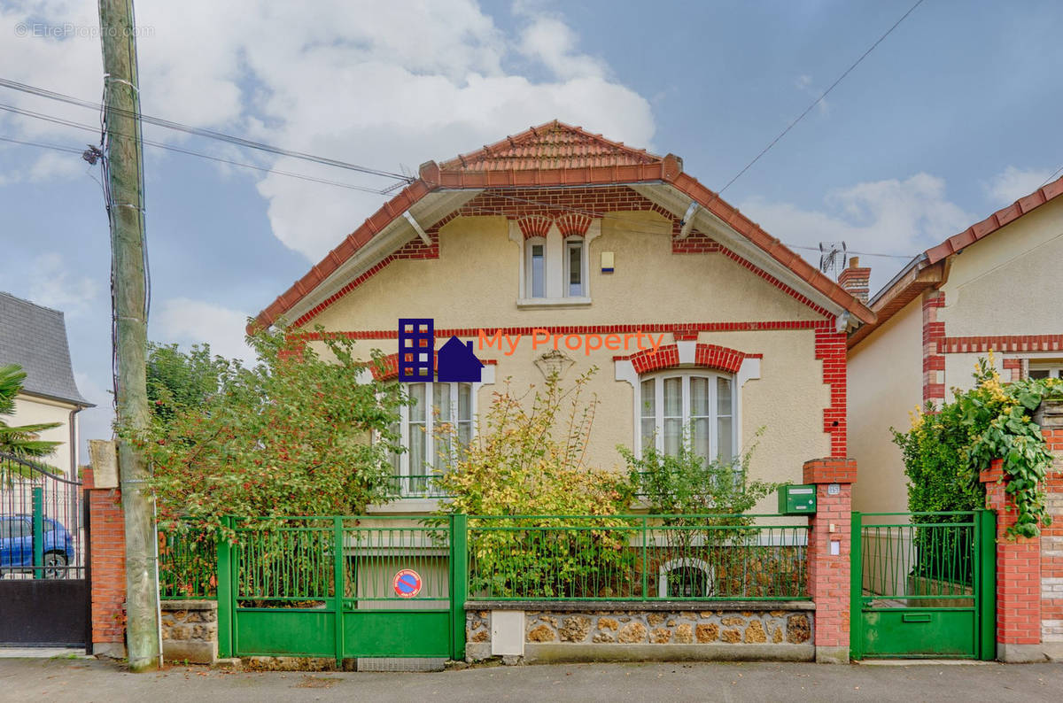 Maison à SARTROUVILLE