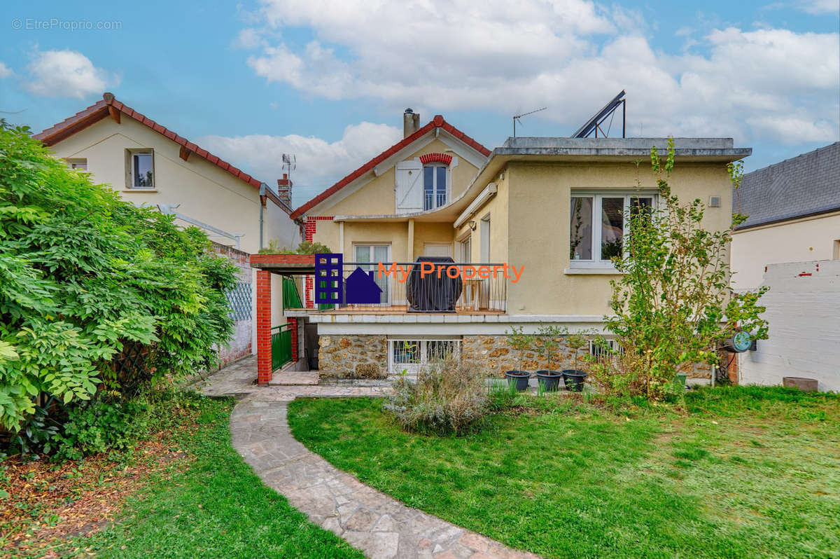 Maison à SARTROUVILLE