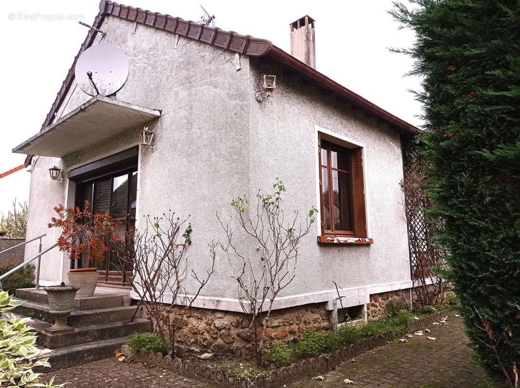 Maison à BRIIS-SOUS-FORGES