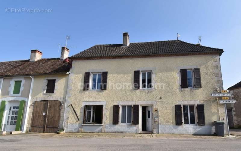 Maison à VERNEUIL-MOUSTIERS