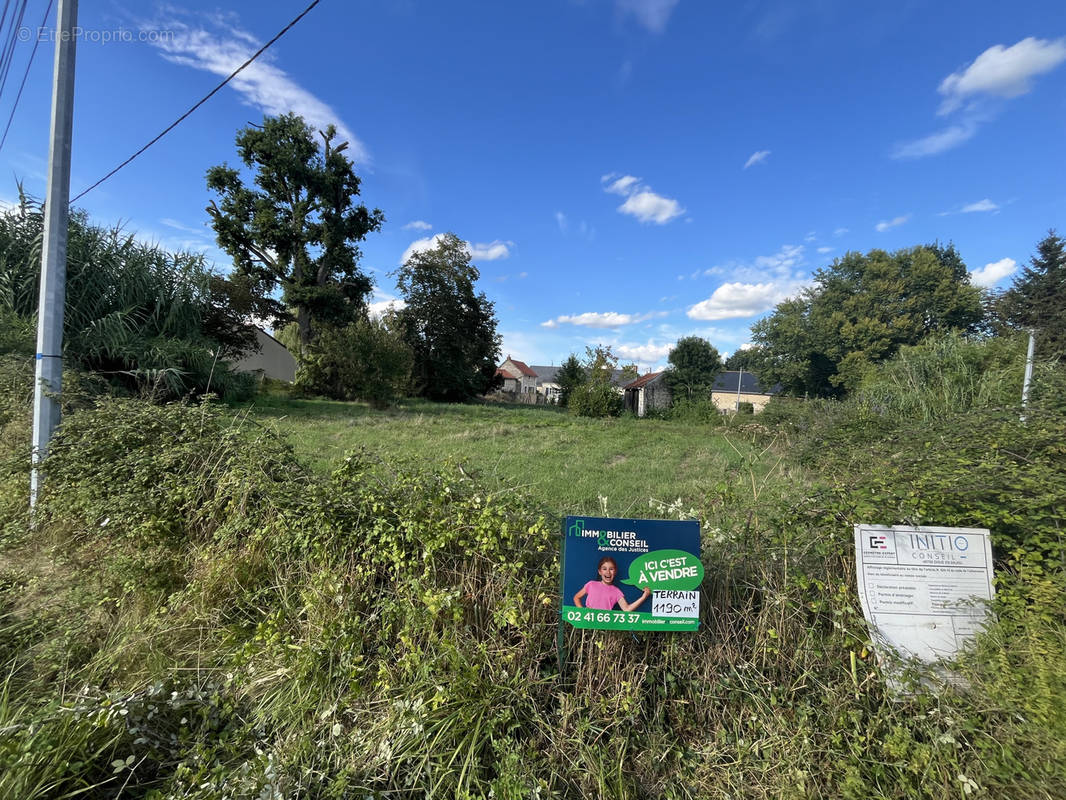 Terrain à SAULGE-L&#039;HOPITAL