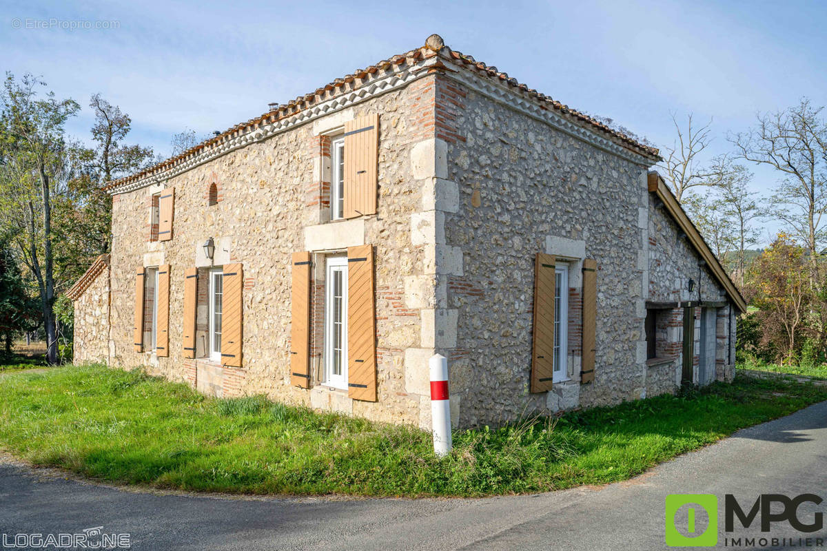 Maison à ALLEZ-ET-CAZENEUVE