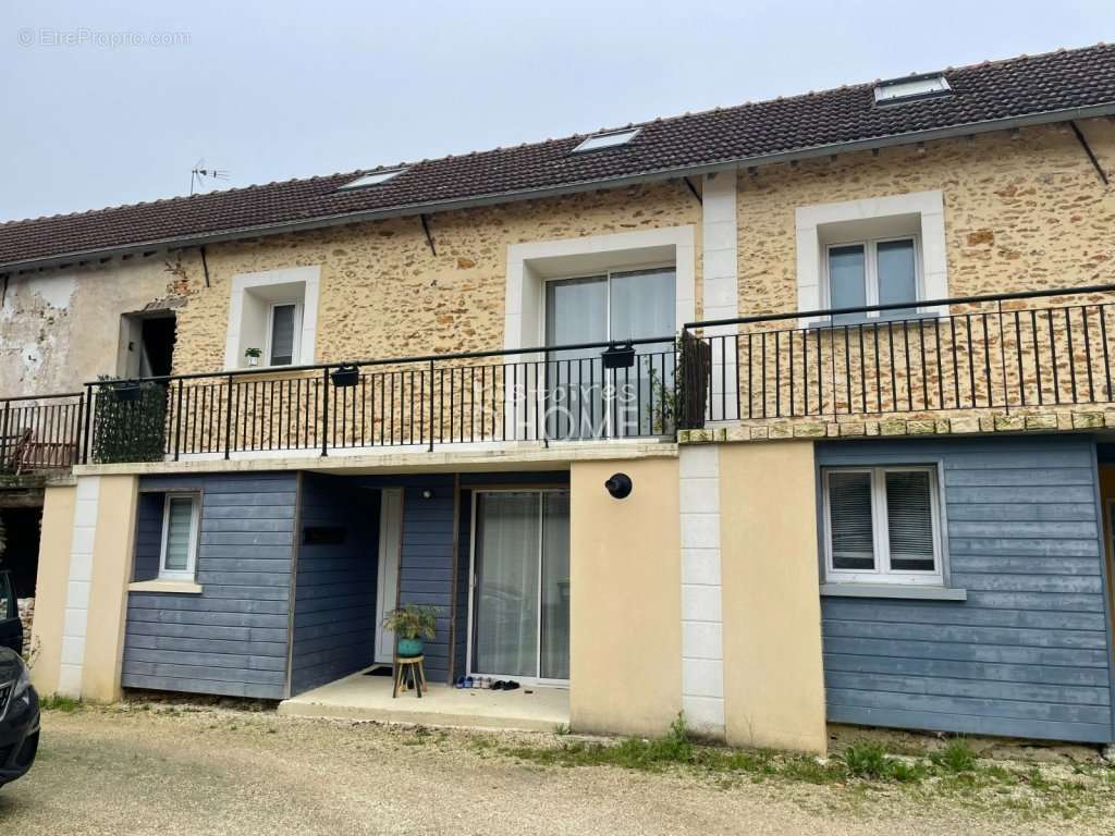 Appartement à COURPALAY