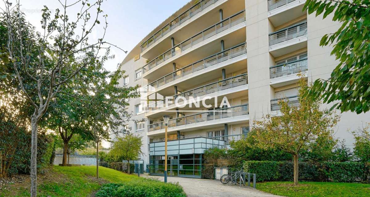 Appartement à ISSY-LES-MOULINEAUX