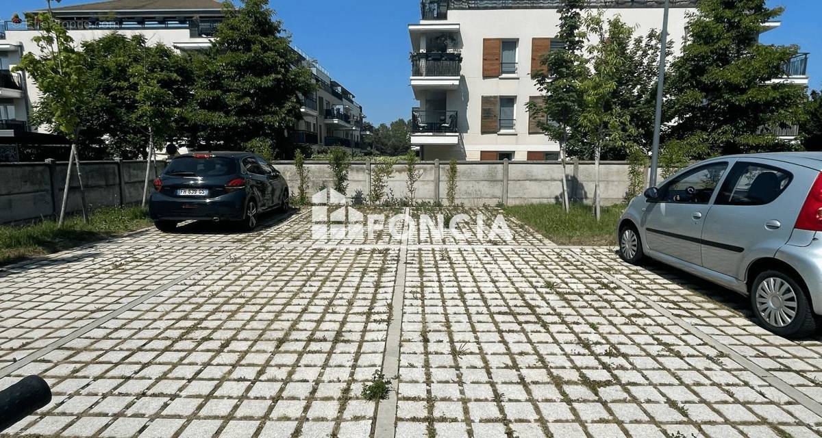 Parking à ERMONT