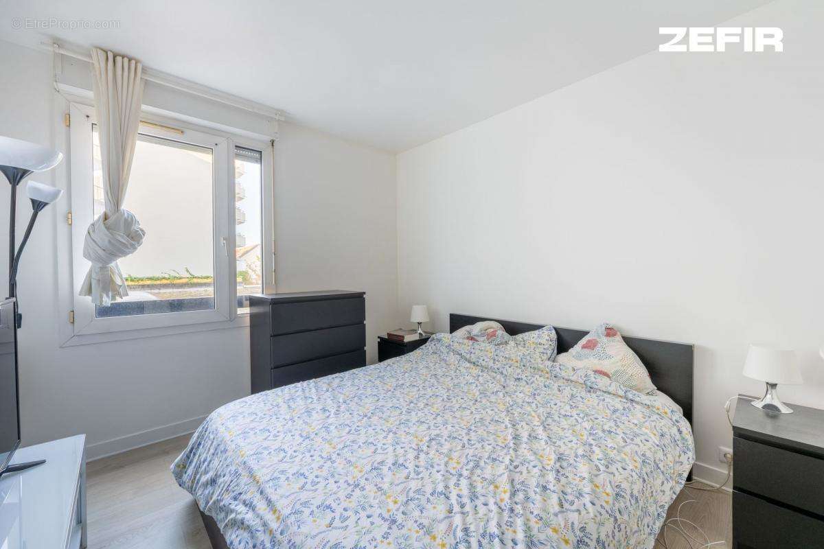 Appartement à COURBEVOIE