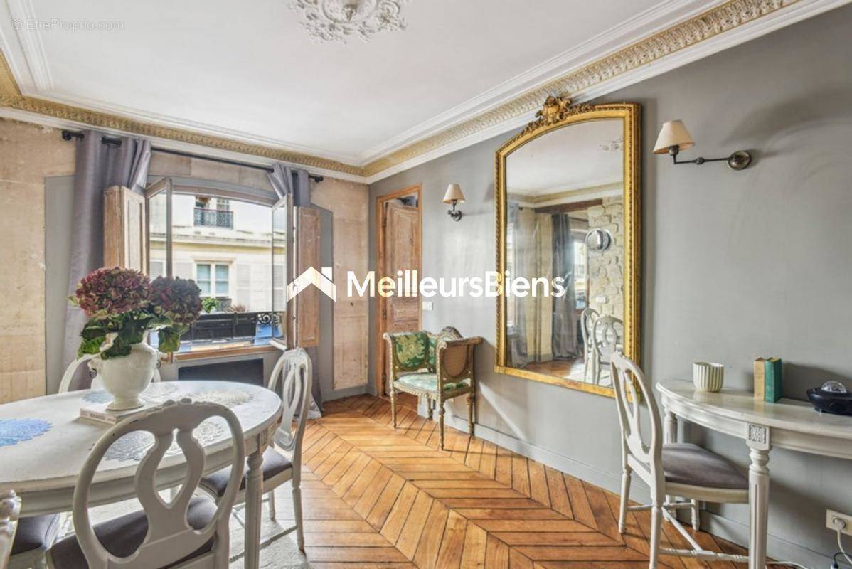 Appartement à PARIS-7E