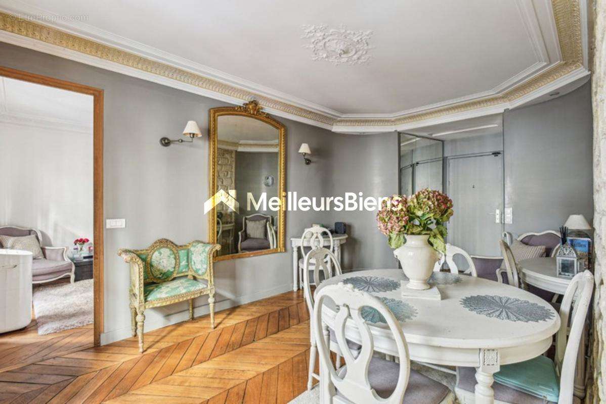 Appartement à PARIS-7E