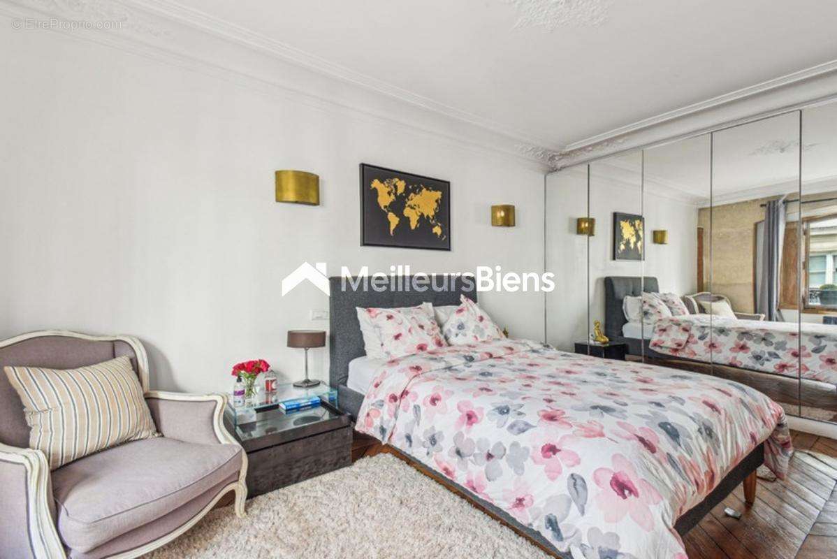 Appartement à PARIS-7E