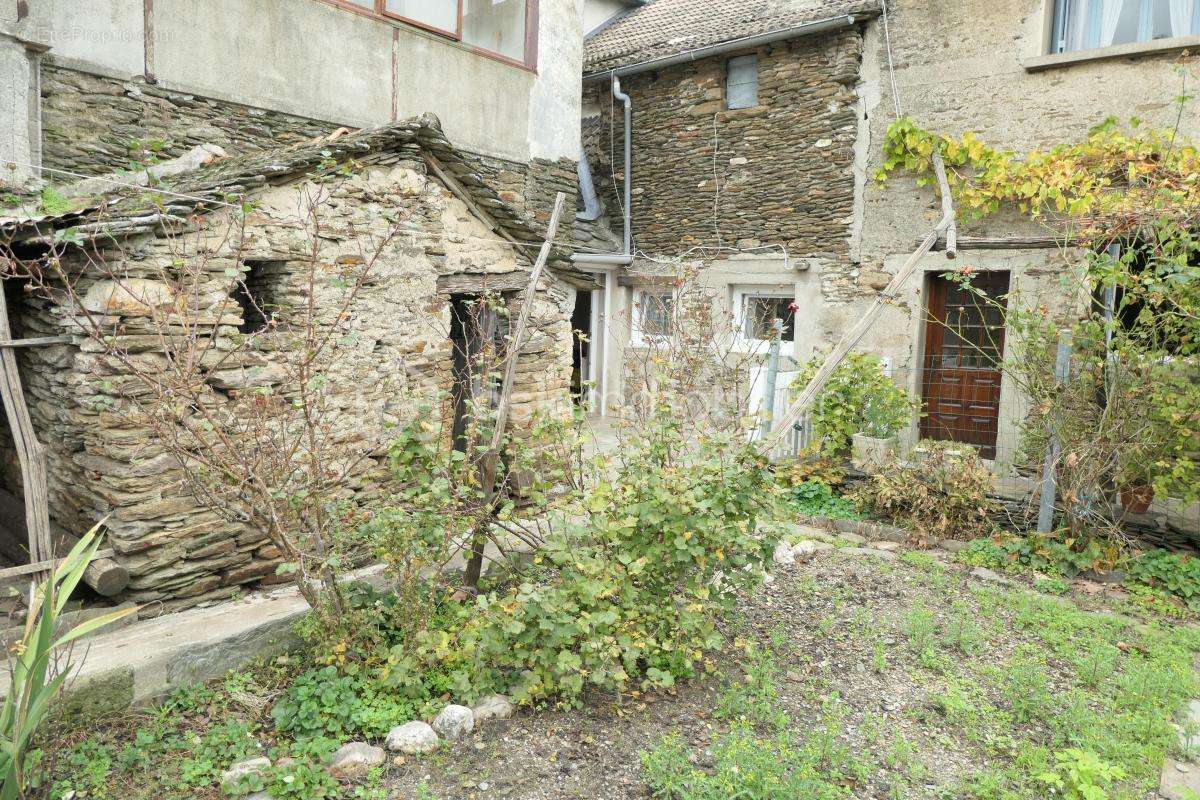 Maison à SAINT-GERMAIN-DE-CALBERTE