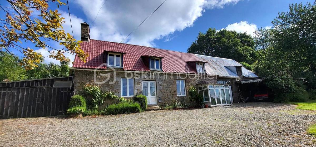 Maison à SAINT-CHRISTOPHE-DE-CHAULIEU