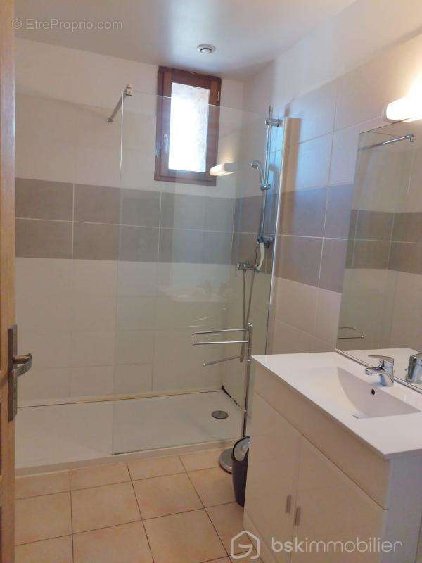 Appartement à LAMALOU-LES-BAINS