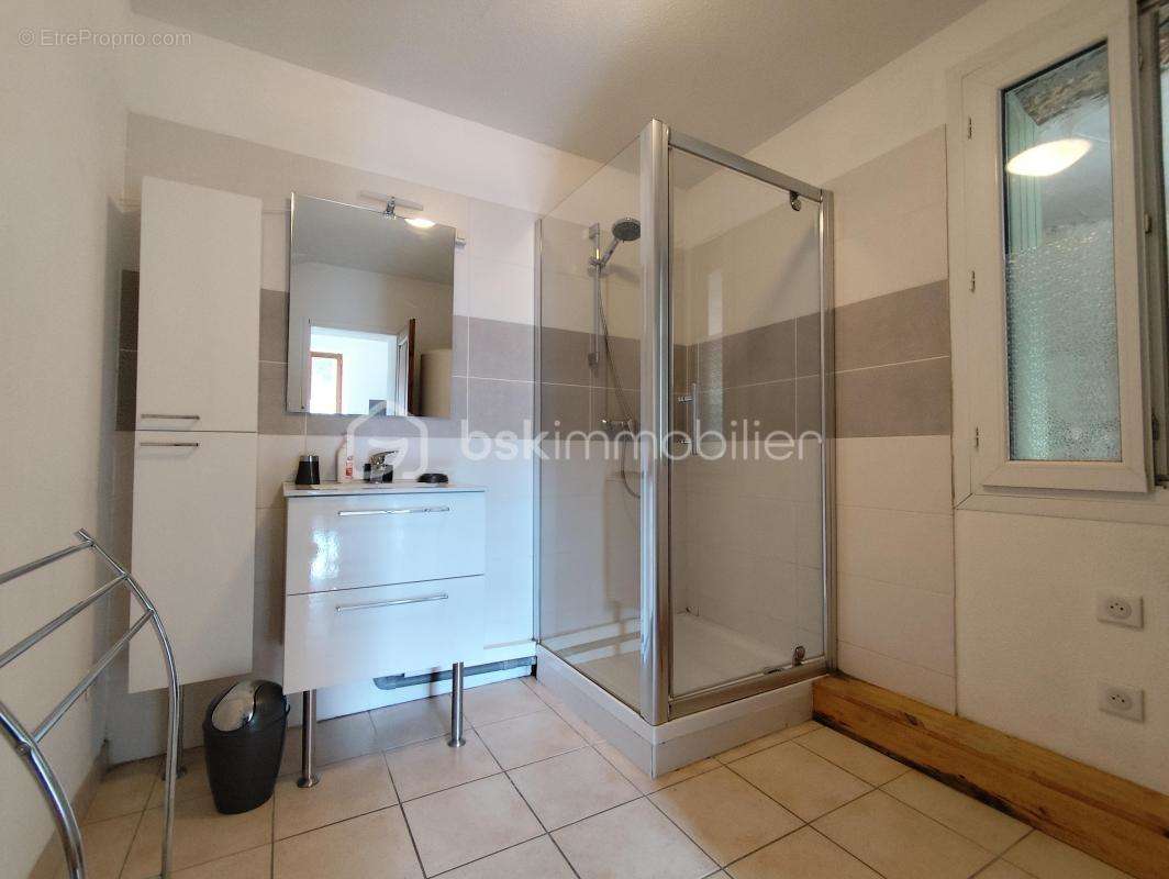 Appartement à LAMALOU-LES-BAINS