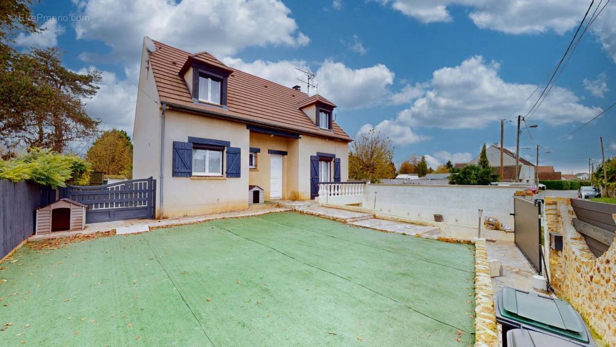 Maison à FONTENAY-TRESIGNY