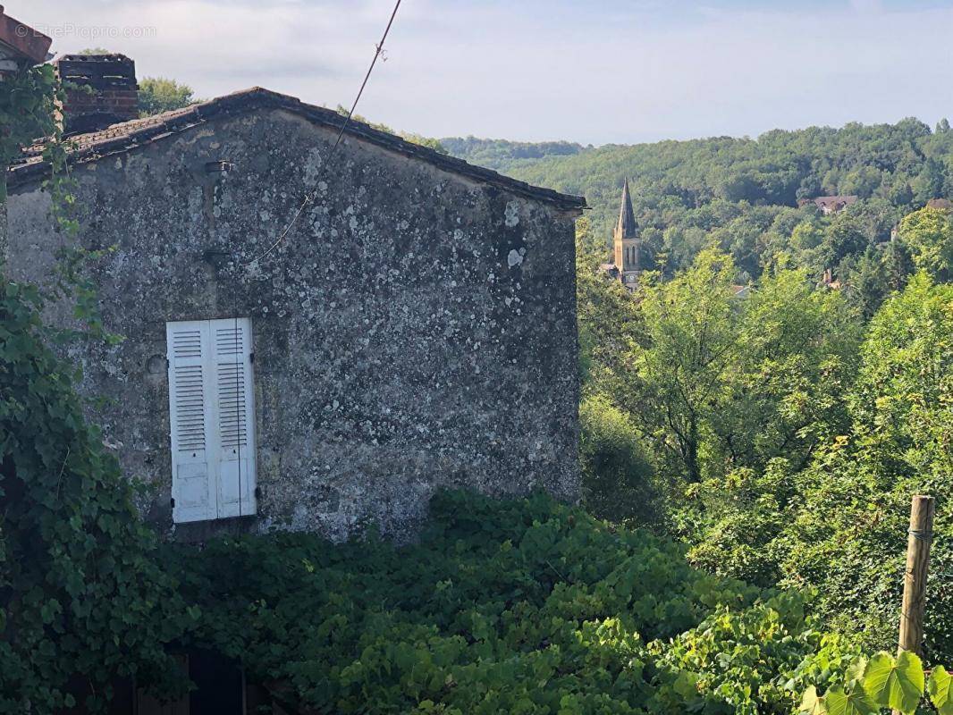 Maison à COUZE-ET-SAINT-FRONT