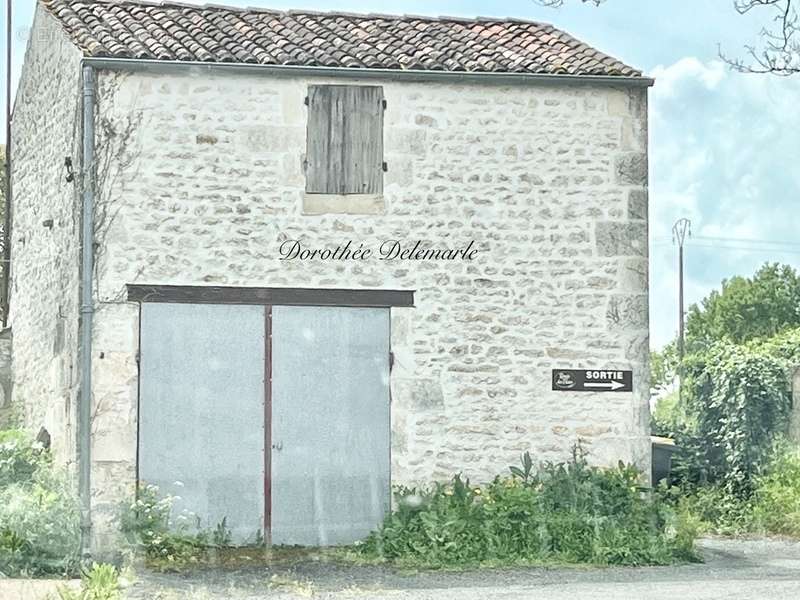 Maison à PORT-D&#039;ENVAUX