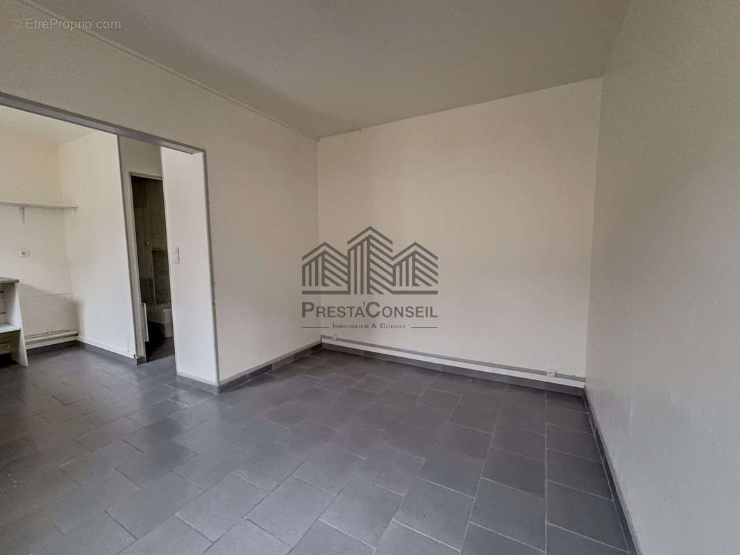 Appartement à SAINT-ETIENNE-DU-ROUVRAY