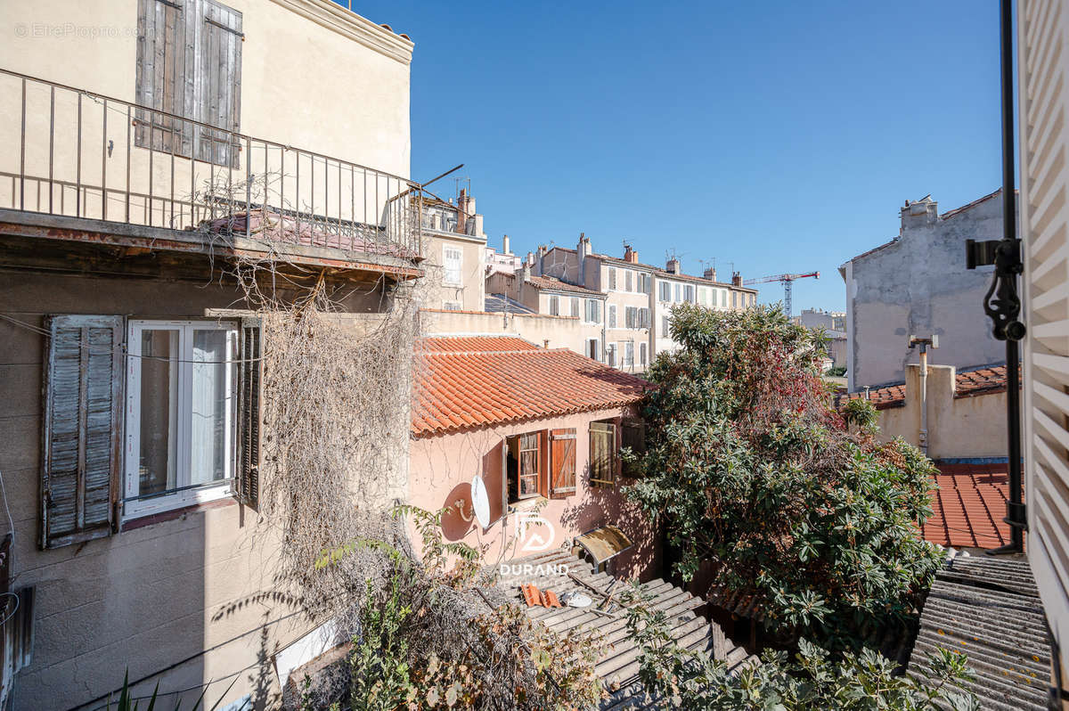 Appartement à MARSEILLE-3E