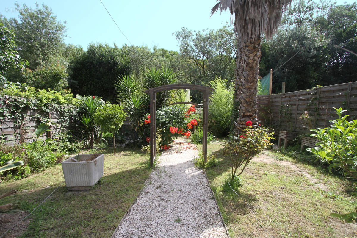 Maison à POUSSAN