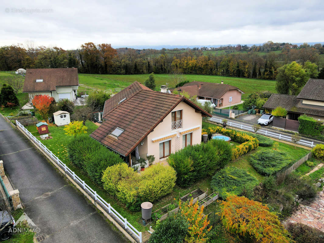 Maison à CHALLEX