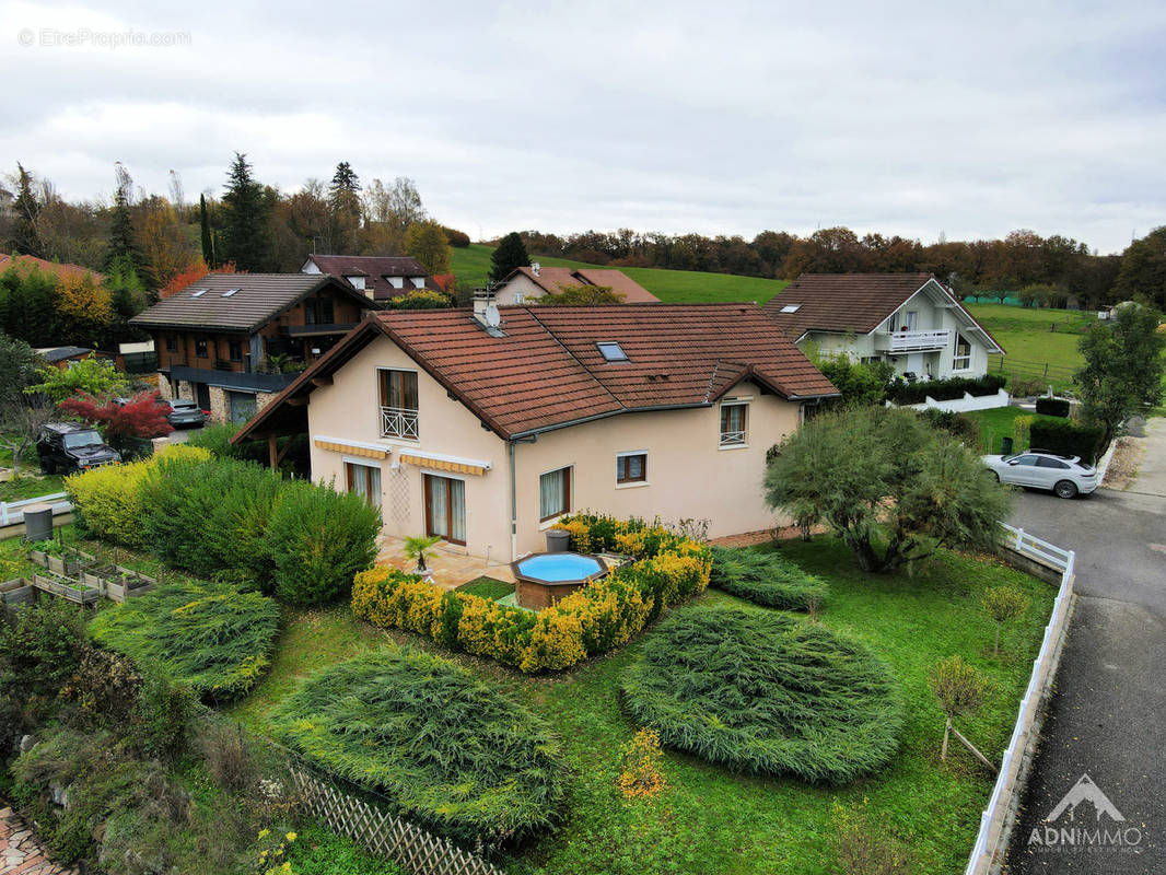 Maison à CHALLEX