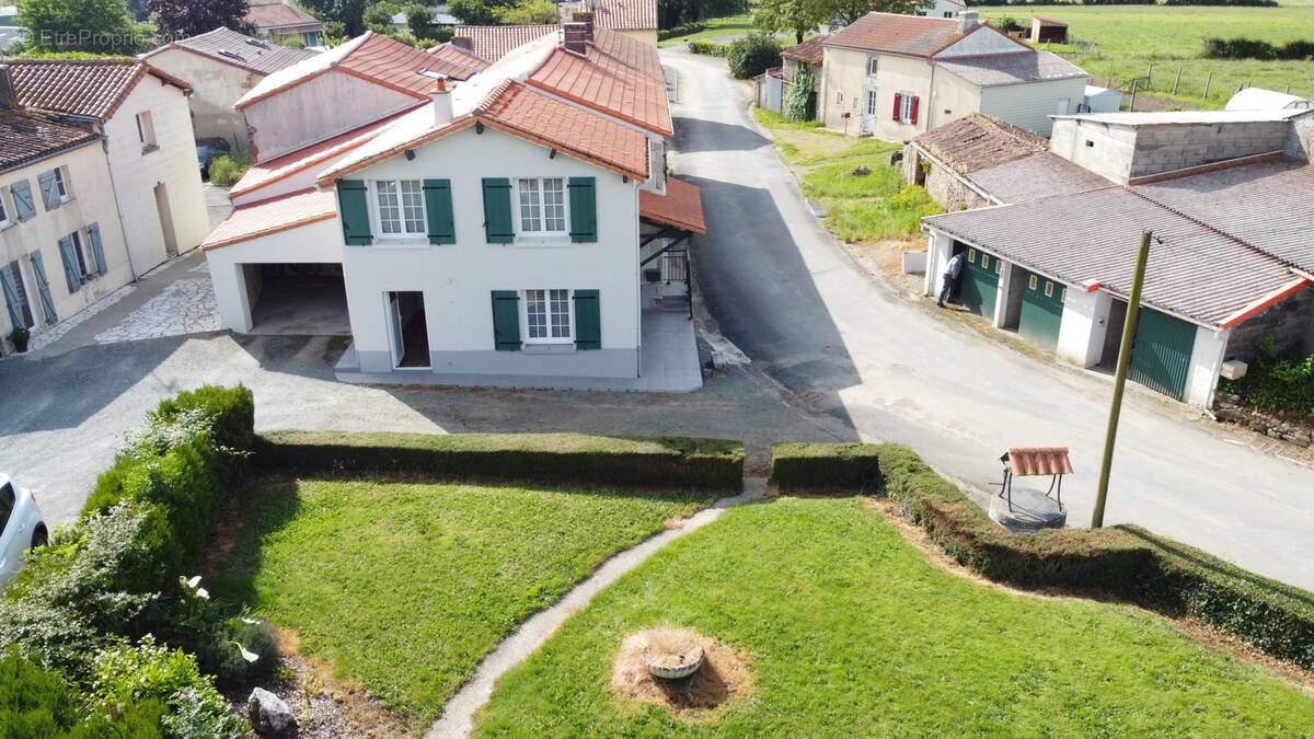 Maison à LA POMMERAIE-SUR-SEVRE