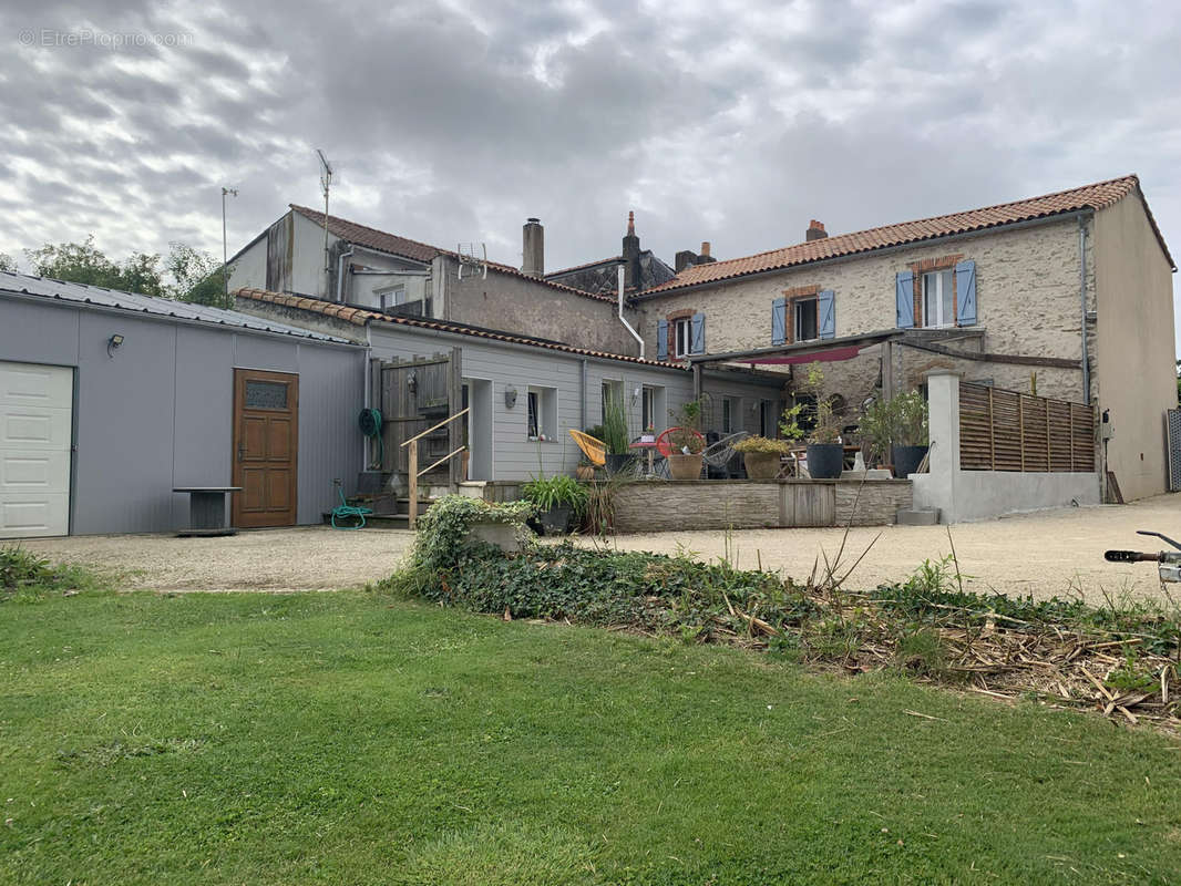 Maison à LES HERBIERS