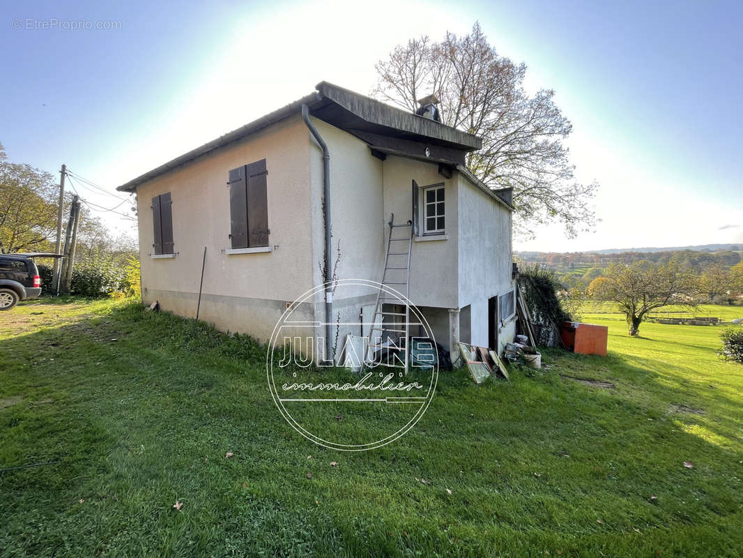 Terrain à AIXE-SUR-VIENNE