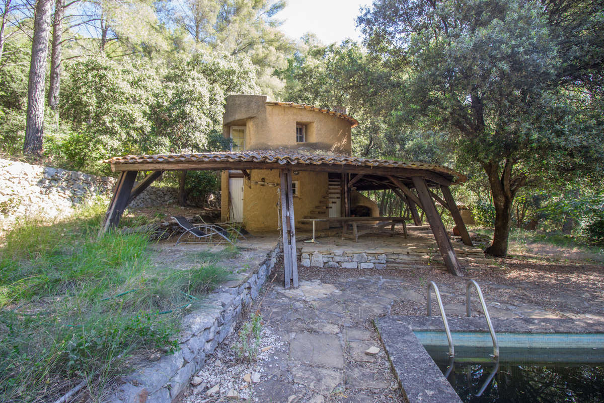 Maison à LE REVEST-LES-EAUX