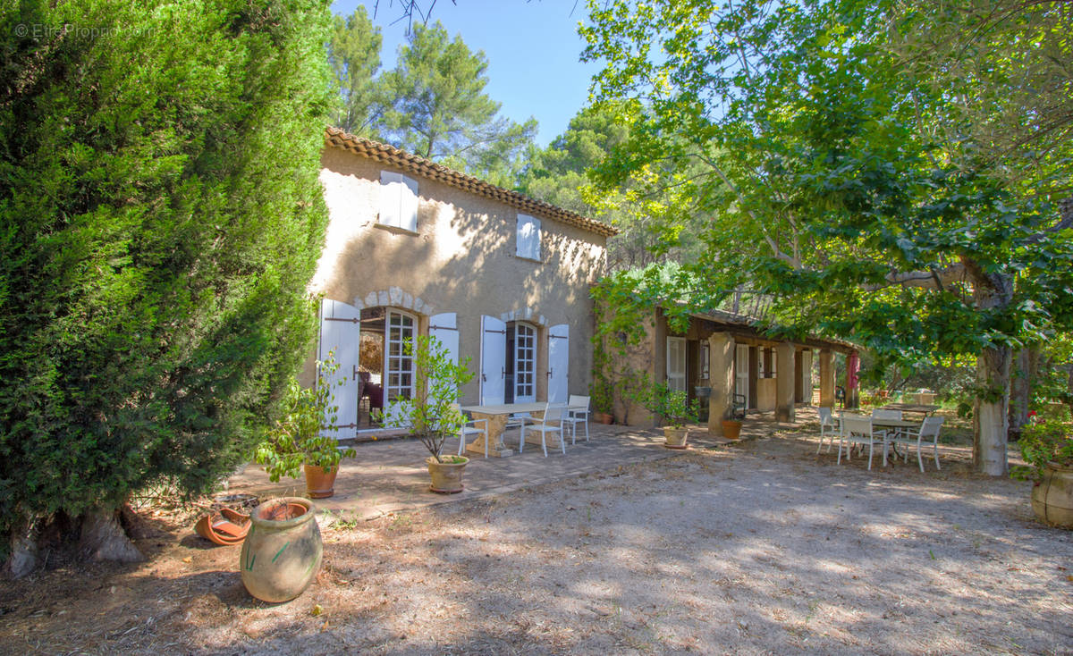 Maison à LE REVEST-LES-EAUX