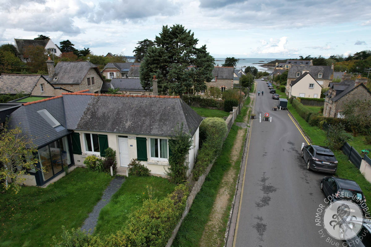 Maison à SAINT-JACUT-DE-LA-MER