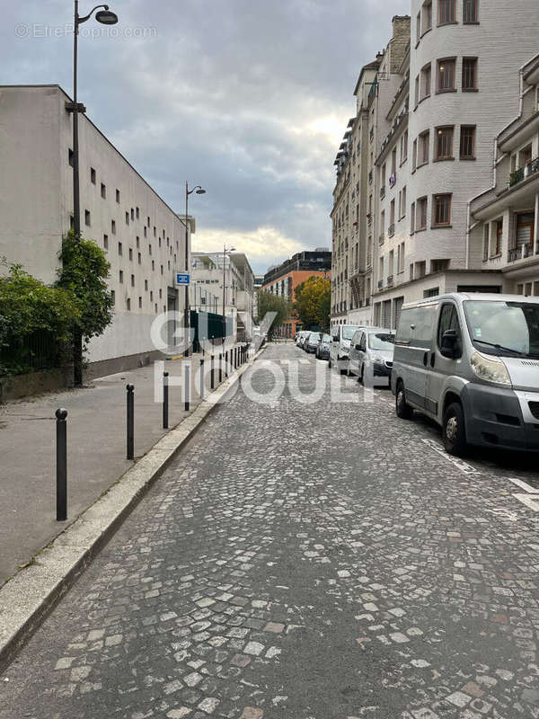 Parking à PARIS-18E