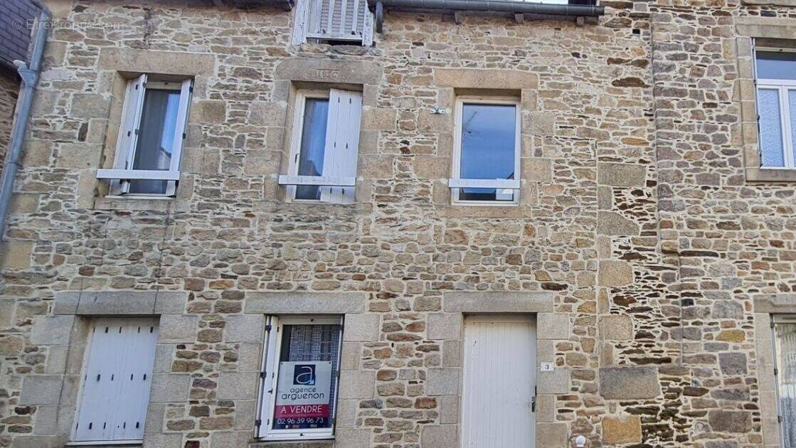 Appartement à JUGON-LES-LACS