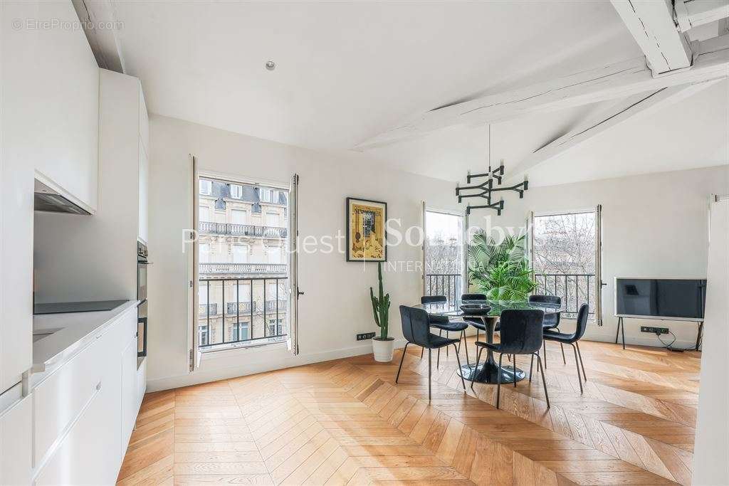 Appartement à PARIS-7E