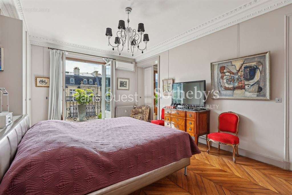 Appartement à PARIS-17E