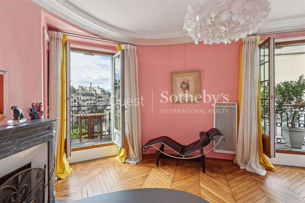 Appartement à PARIS-17E