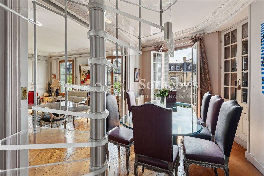 Appartement à PARIS-17E