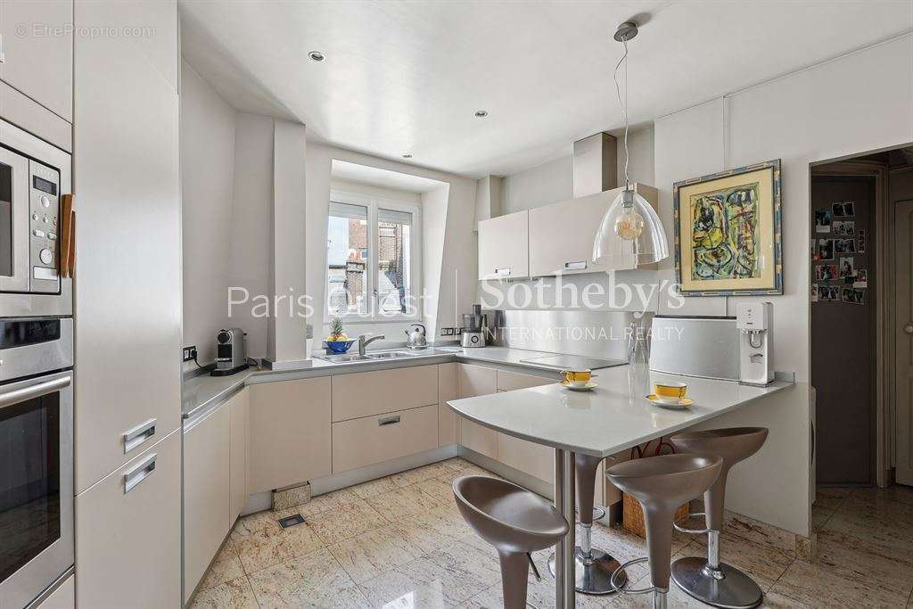 Appartement à PARIS-17E