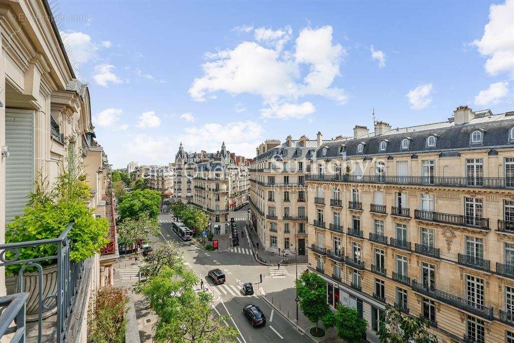 Appartement à PARIS-17E