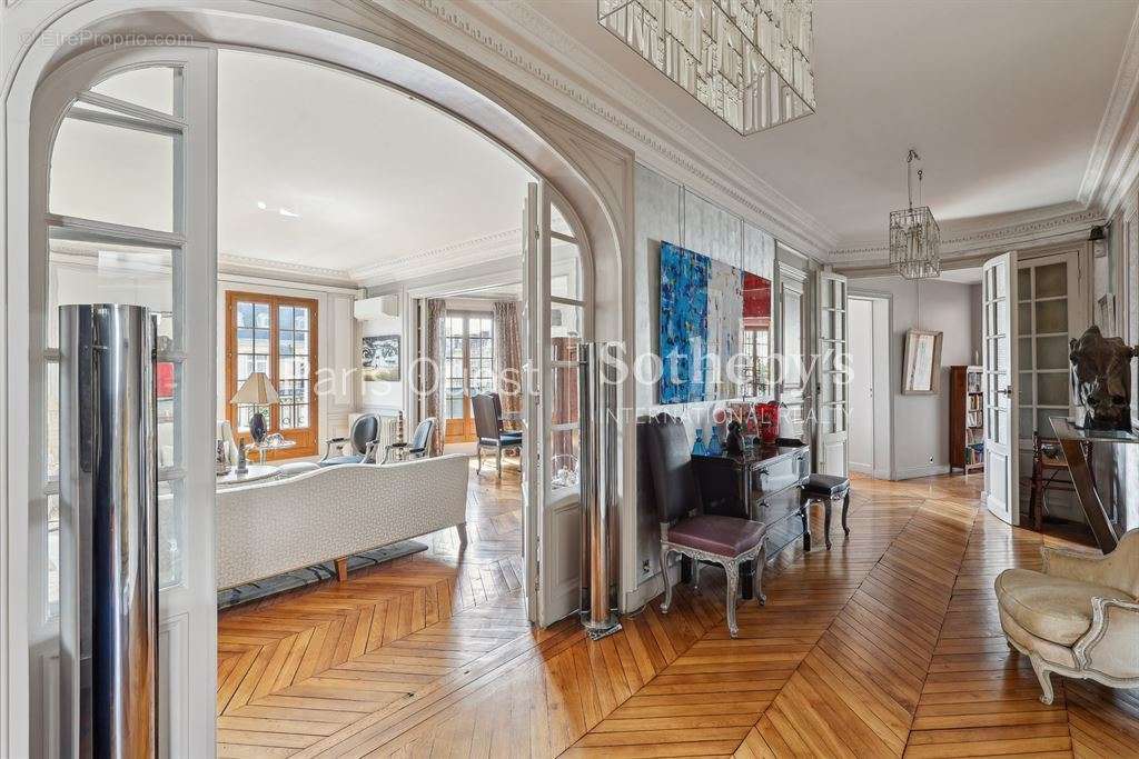 Appartement à PARIS-17E