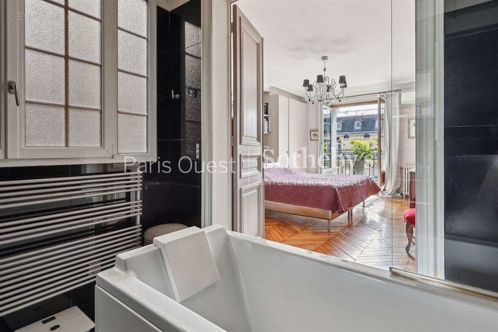 Appartement à PARIS-17E