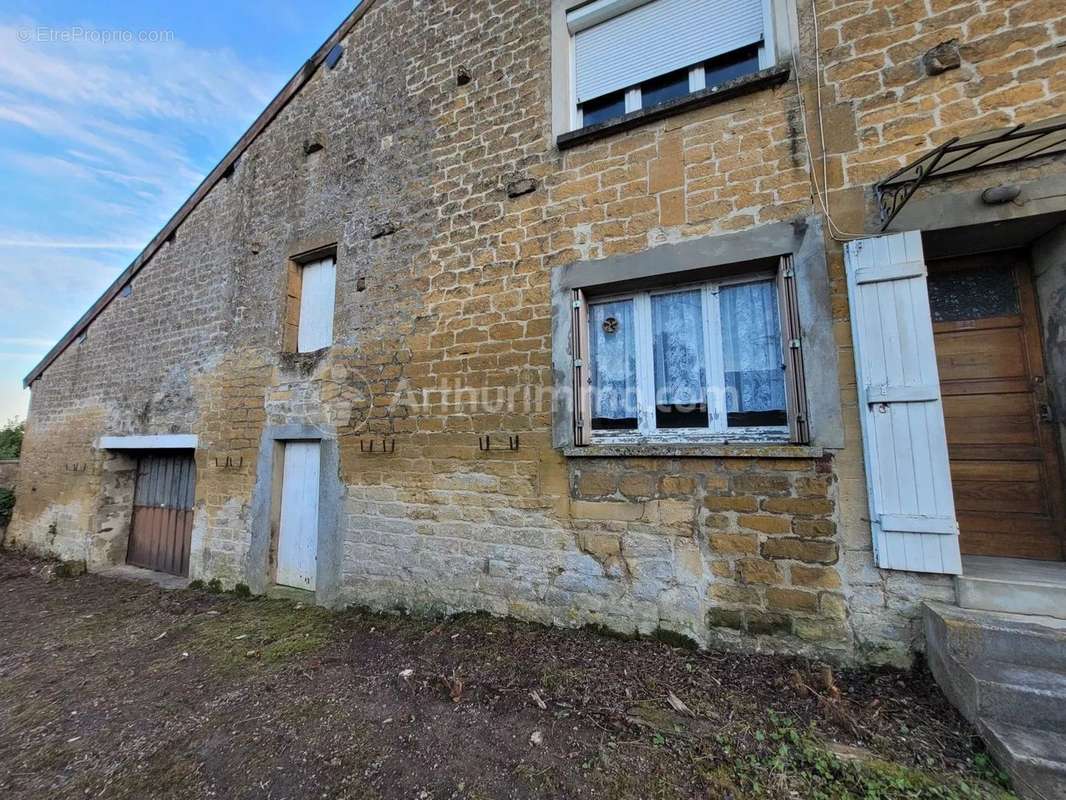 Maison à LES AYVELLES