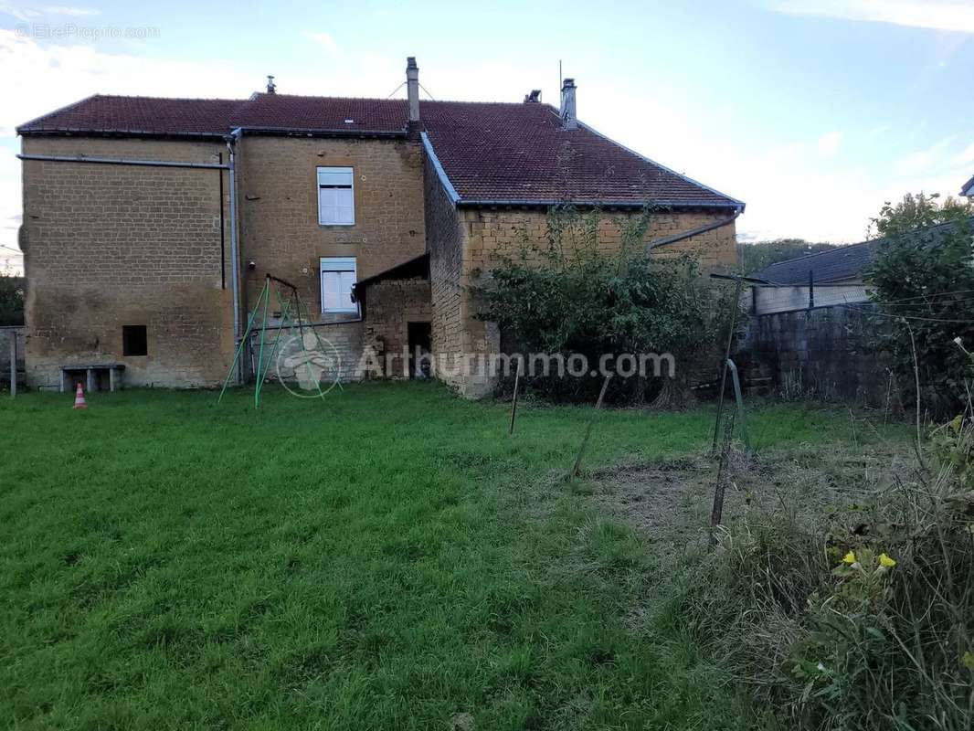 Maison à LES AYVELLES