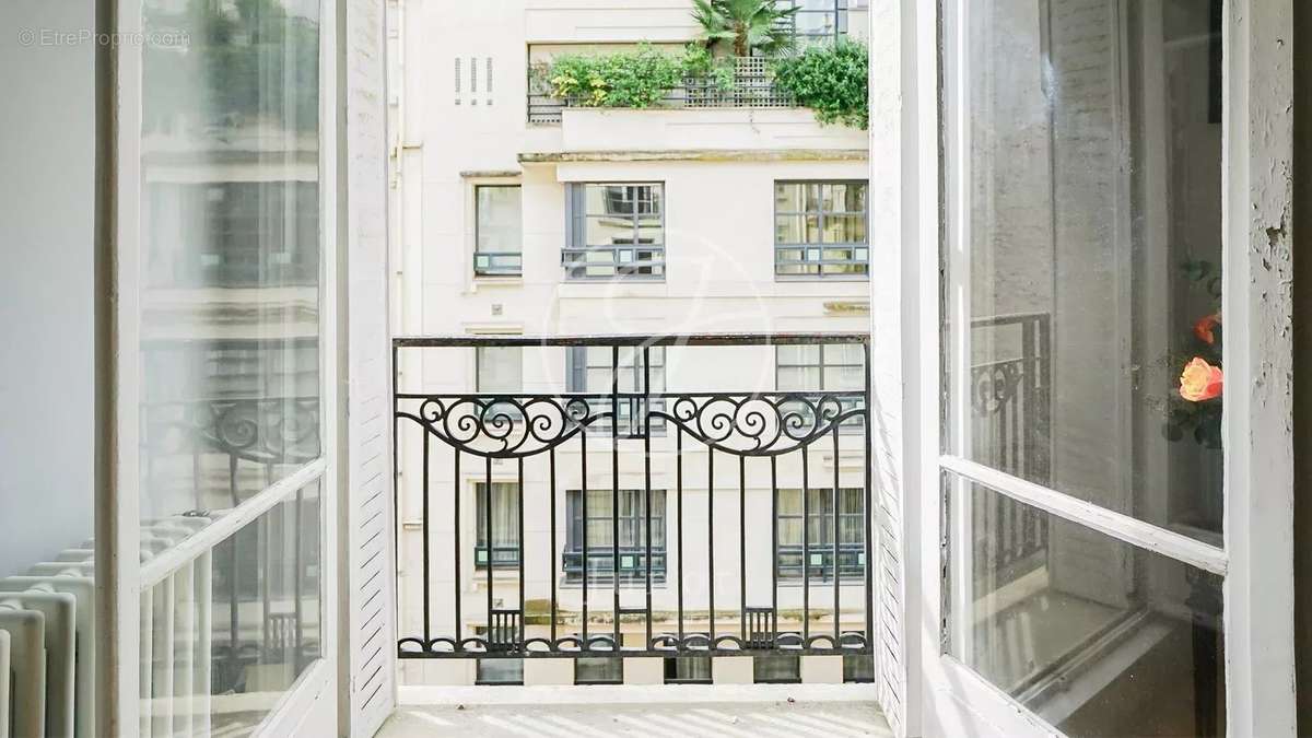 Appartement à PARIS-16E