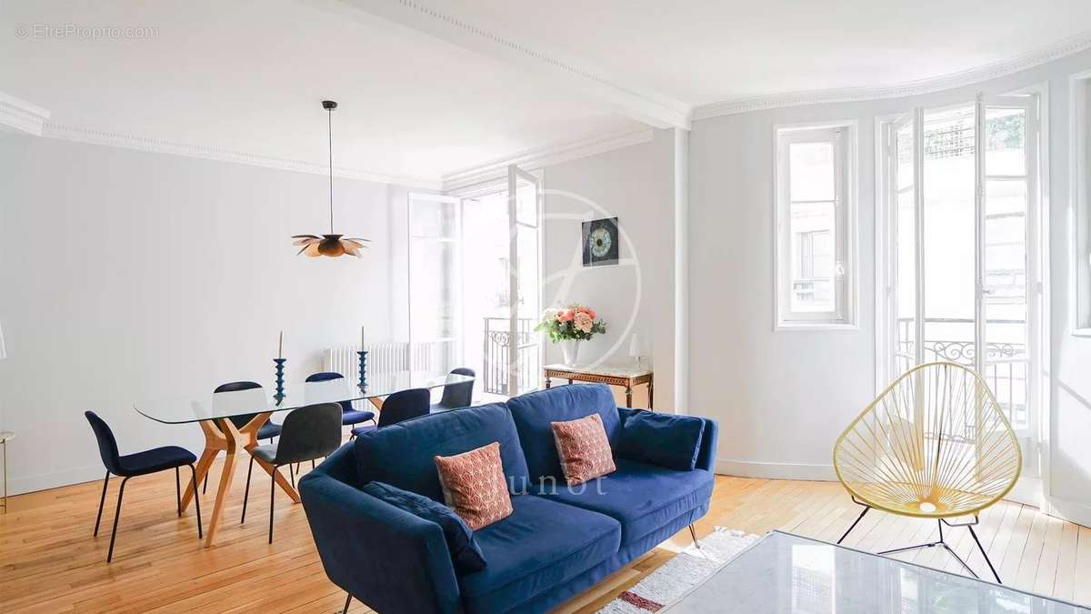 Appartement à PARIS-16E