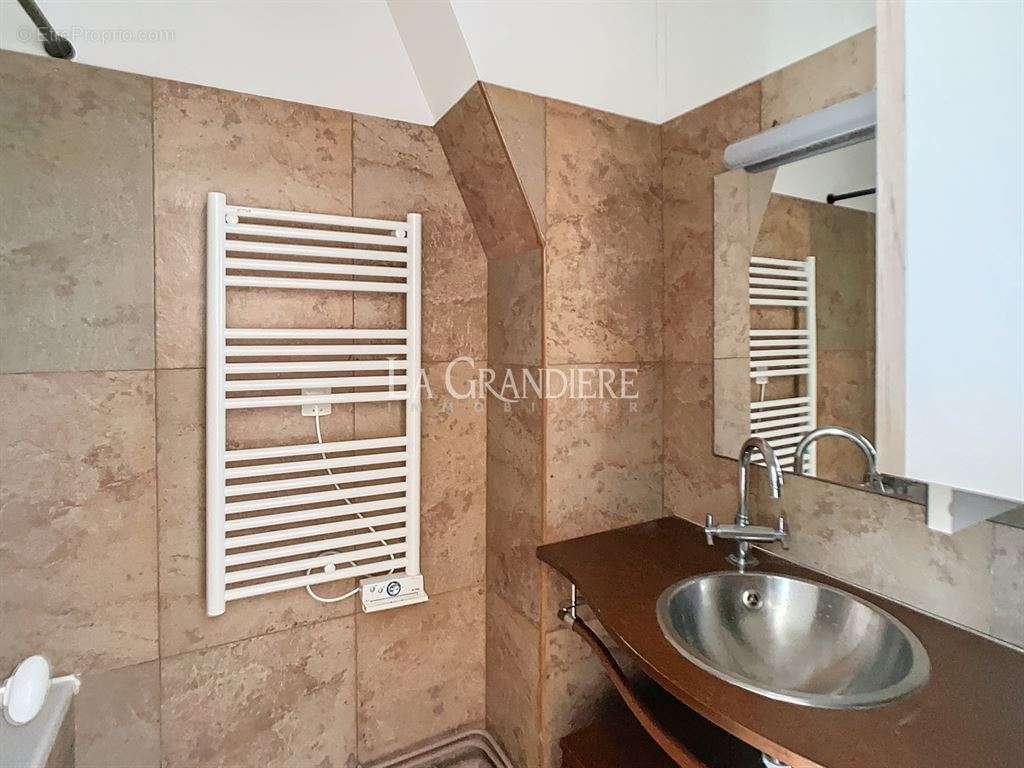 Salle de bains - Appartement à PARIS-16E