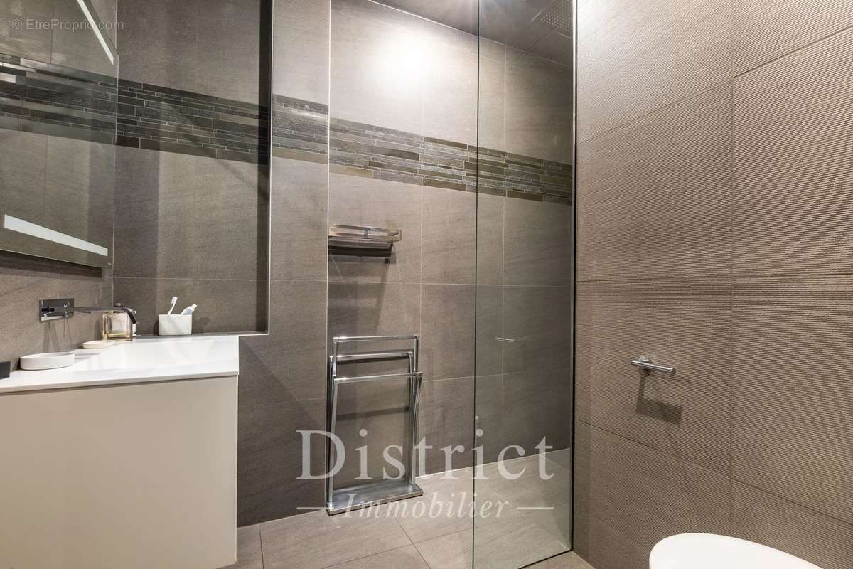 Appartement à PARIS-17E