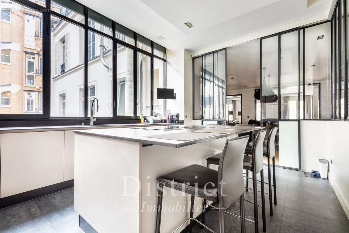 Appartement à PARIS-17E