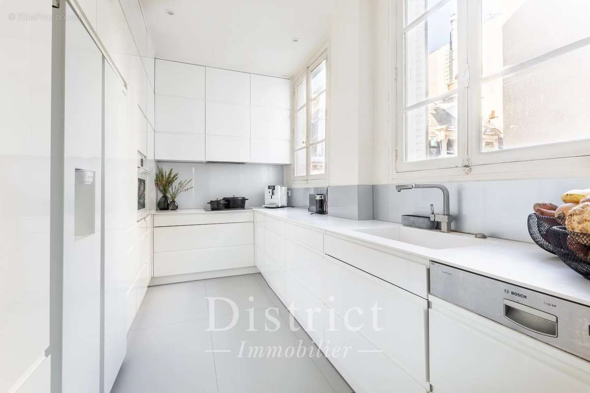 Appartement à PARIS-8E