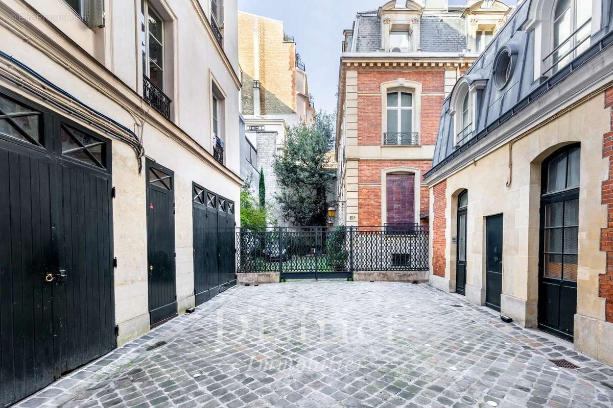 Appartement à PARIS-8E